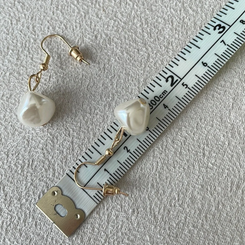 Pearl dangle earrings